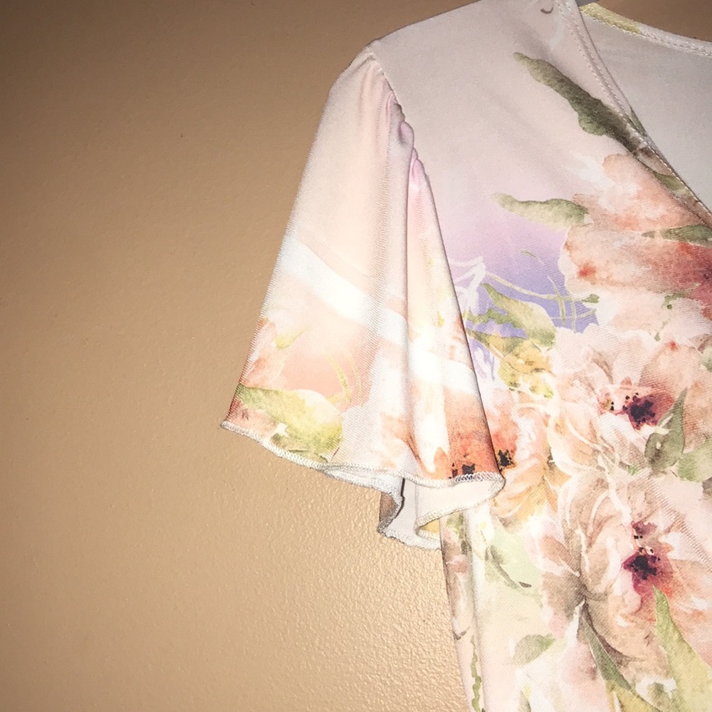 Floral V-Neck Women’s Dress Size XL - Picture 9 of 14